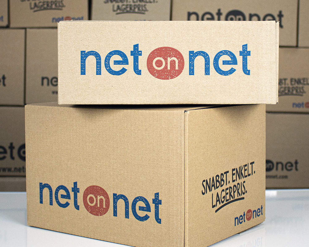 NetOnNet-kartonger. Foto Emelie Magnusson